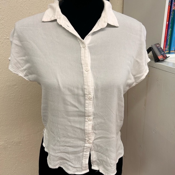 (3/$20) Divided H&M size 4 white short sleeve button up shirt - Picture 1 of 3